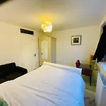Kensington Stay